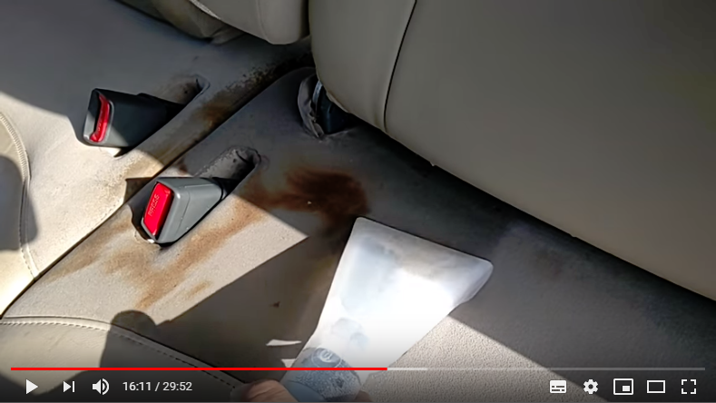 車のシートの汚れ